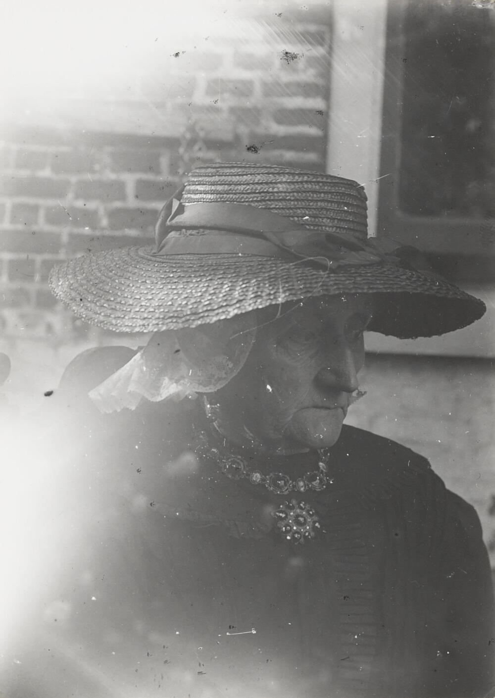 Vrouw in Friese streekdracht, 1913–1916