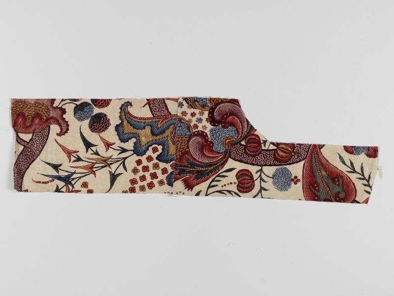 Coupon lap sits , restlapje van kledingstuk met fragment van veelkleurige bloeiende boom met…