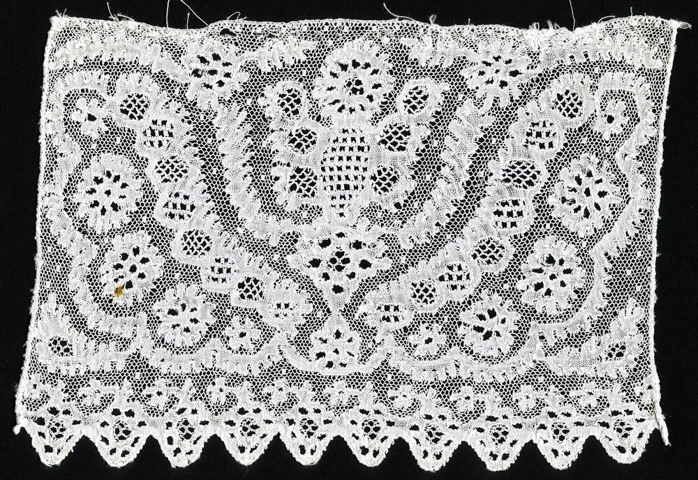 Fragment van muts, Zuid-Beveland, katholiek