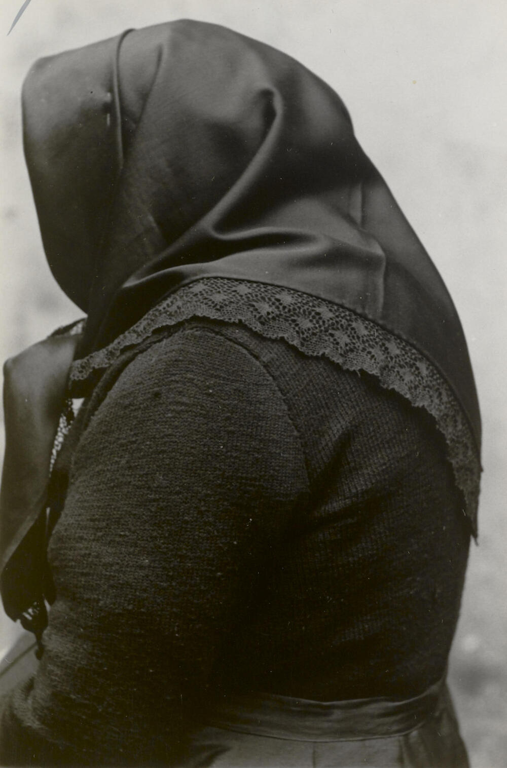 Vrouw in rouwdracht uit Stein, 1950
