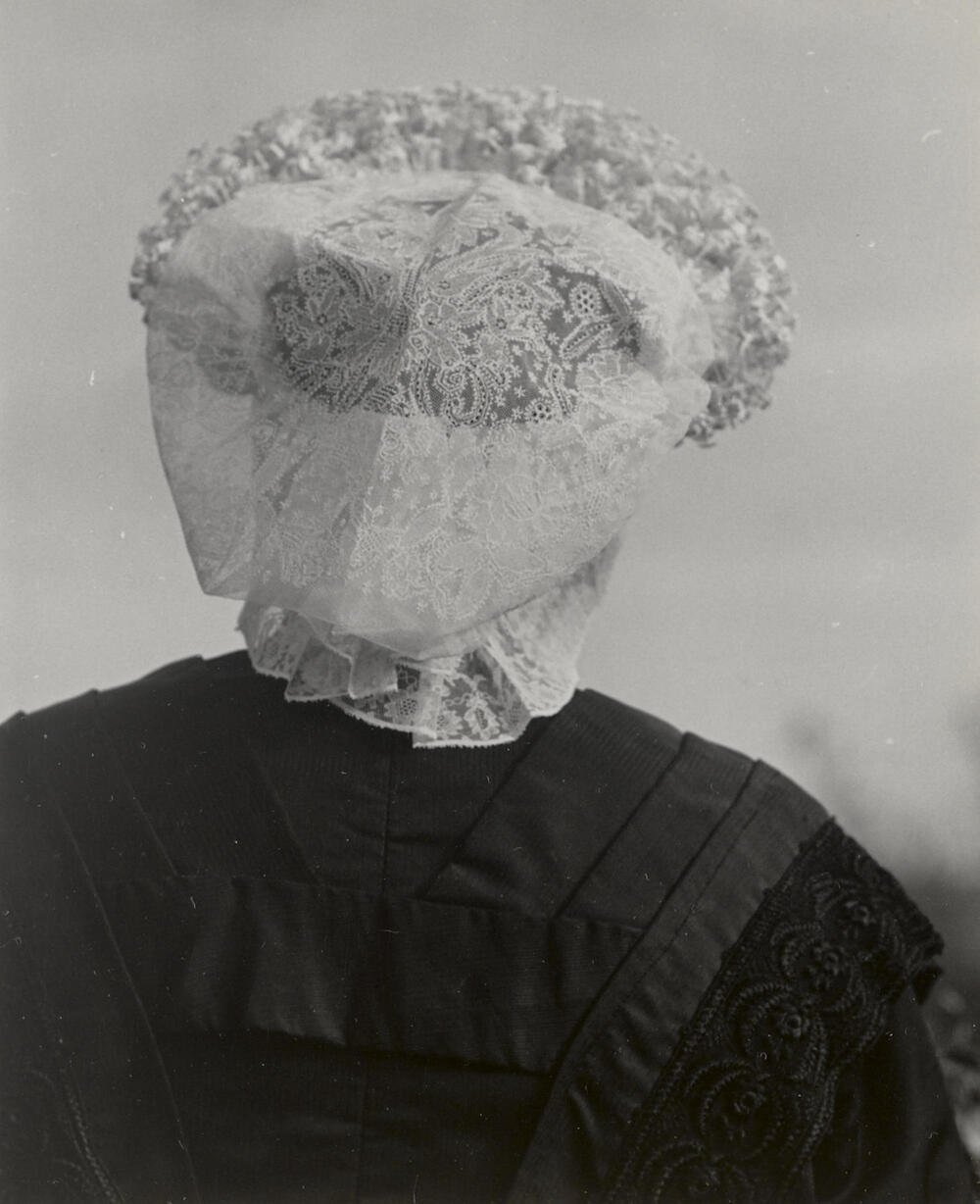 Vrouw uit Princenhage in streekdracht, 1950