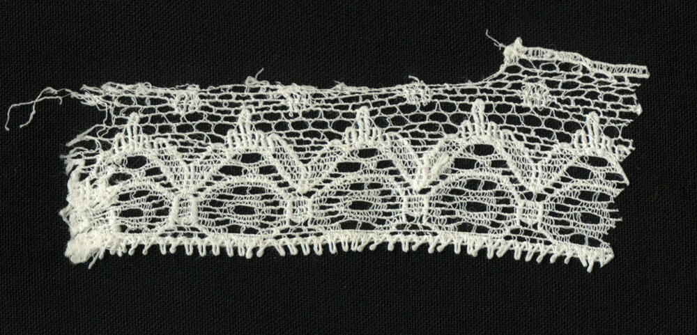 Machinale kant voor doopmutsjes, Staphorst, 1900–1940