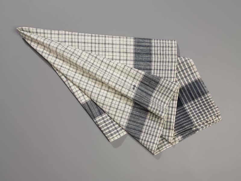 Hindelooper sondook voor lichte rouw met ingeweven ruit in wit en blauw en lapkede ( ingeweven rand…