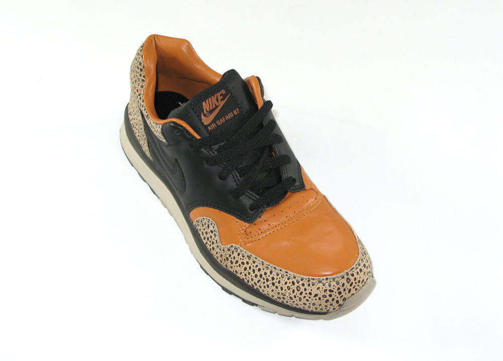 Rechtersneaker van Edson Sabajo, type Air Safari