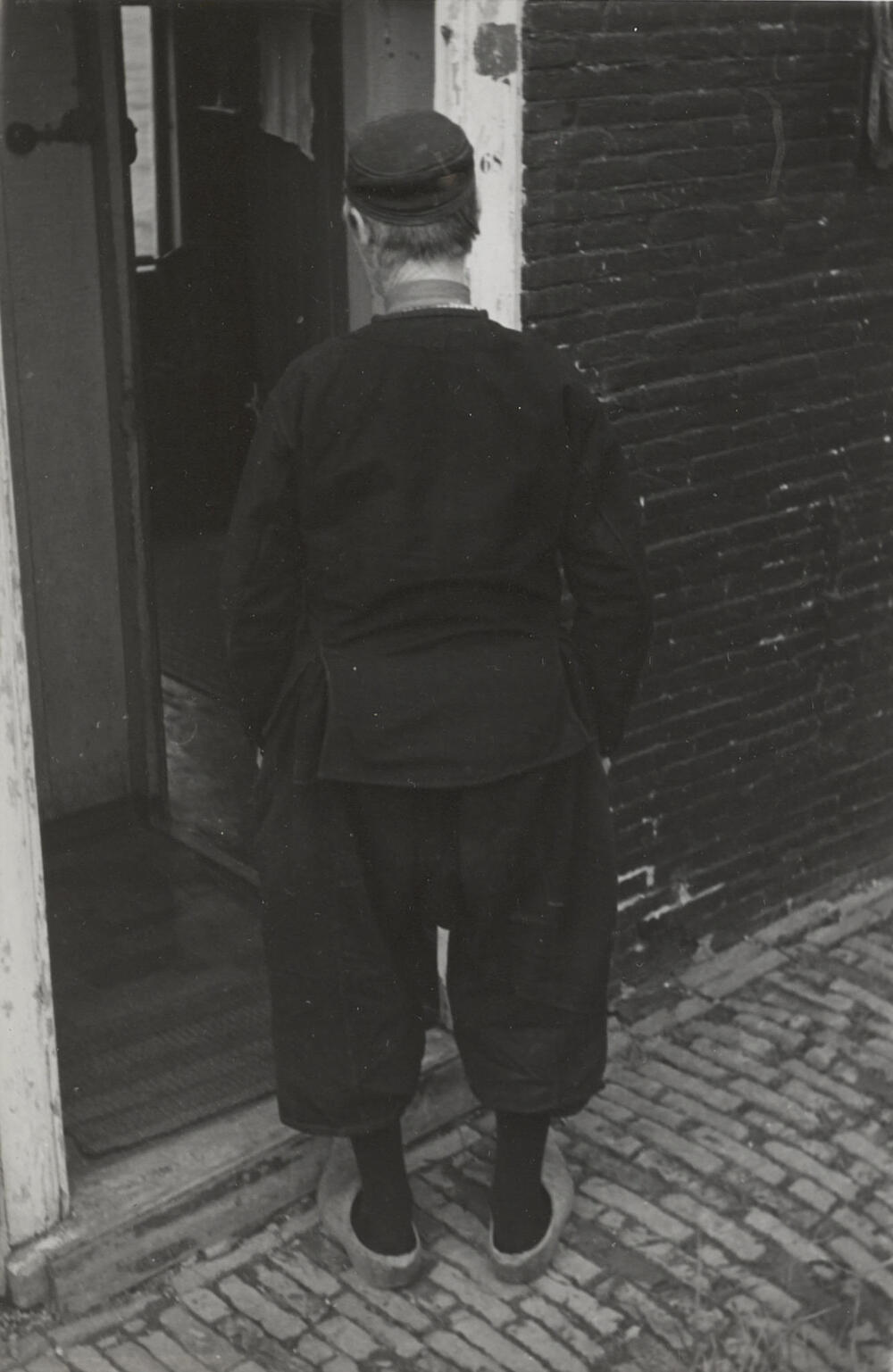 Man in Volendammer dracht, 1946