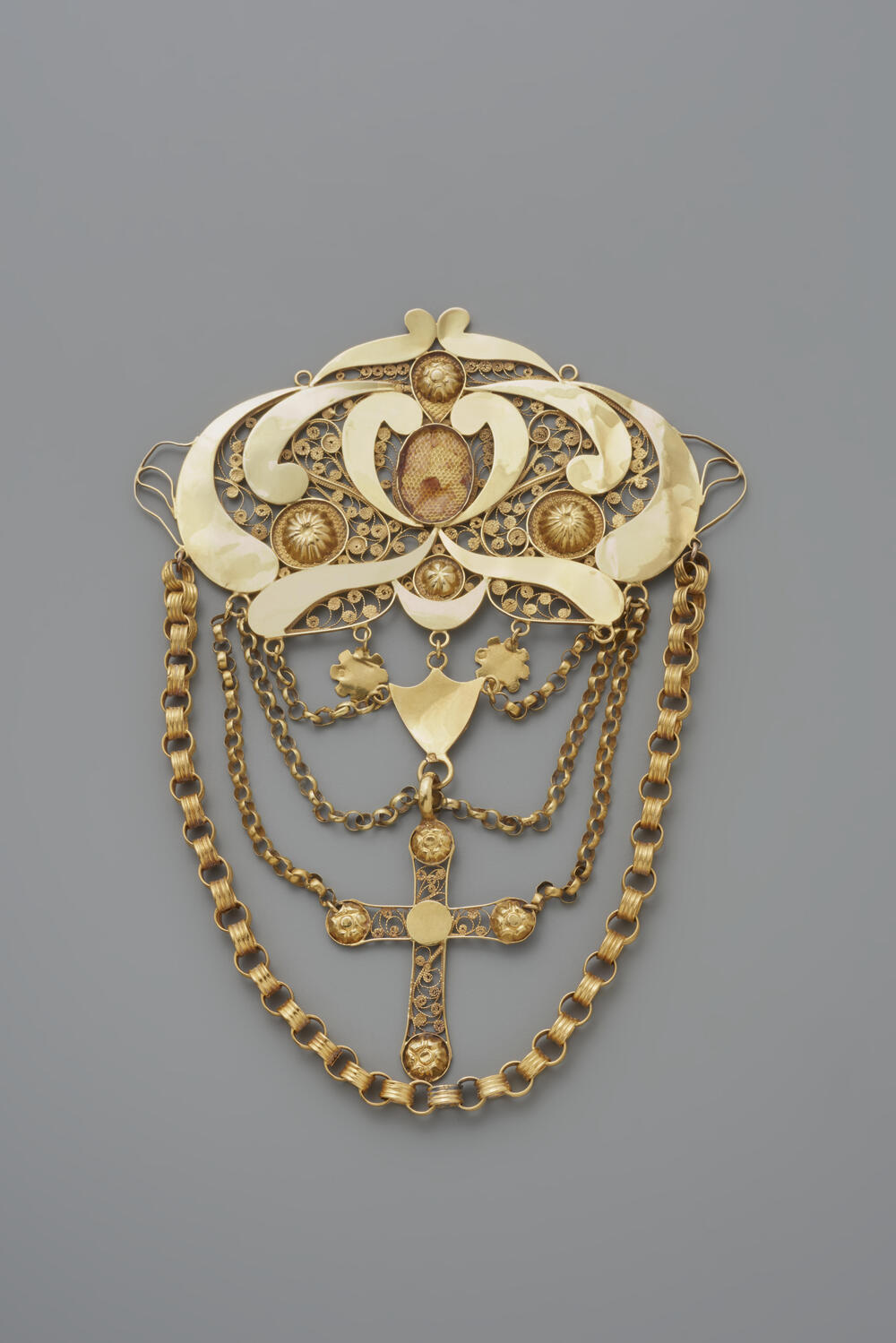 Gouden borststuk met kruishanger, Noord-Brabant, circa 1860