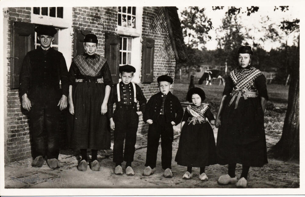 Familie Hoeve uit Staphorst, circa 1935