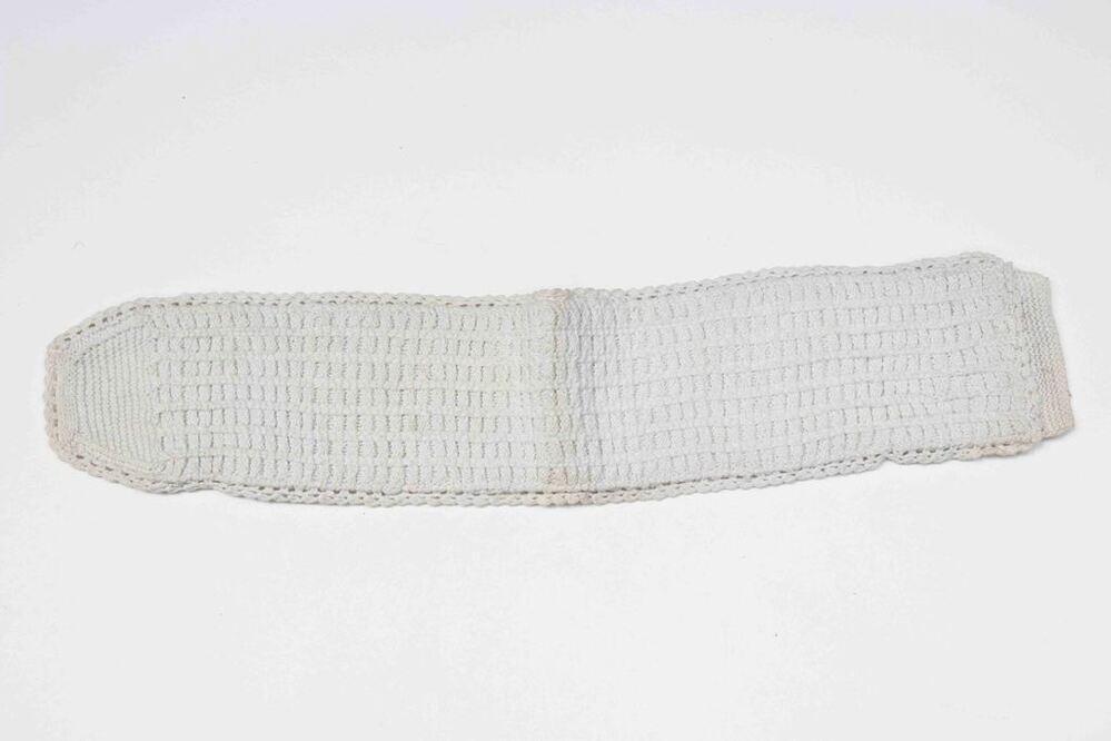 Buikband voor baby, bestaande uit twee lagen, één laag breiwerk, één laag katoen