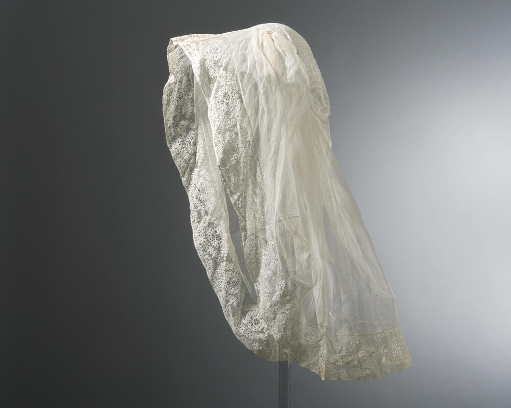 Sluiermuts of keuvel, Tholen, 1895–1930