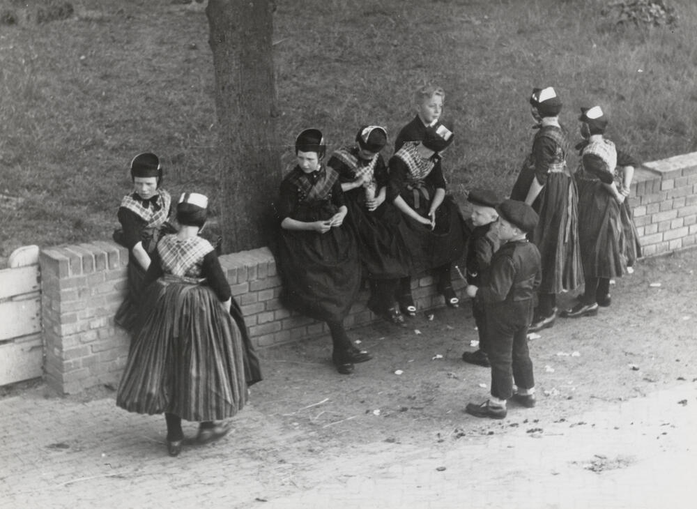 Staphorster jeugd op Hemelvaartsdag, 1944