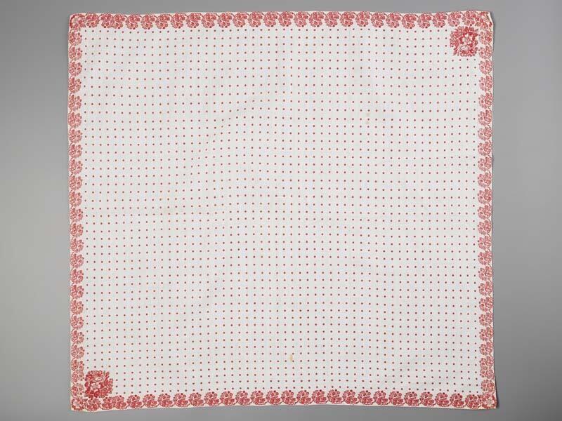Wit katoenen sjaal met ingeweven roze rand van boeketjes en twee hoekmotieven