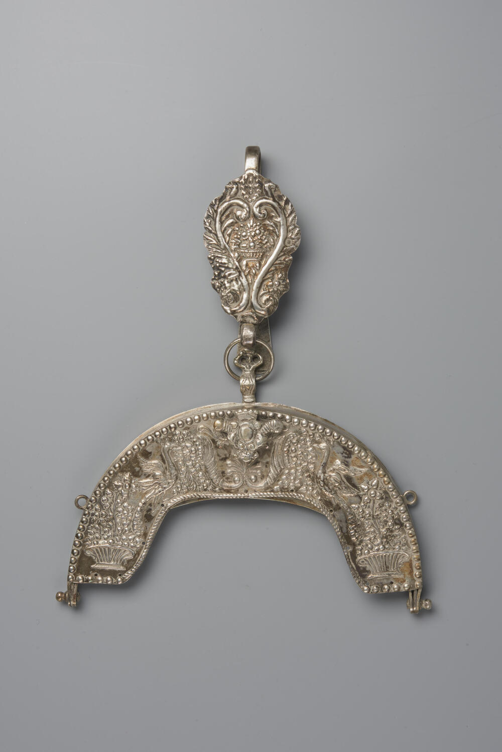 Zilveren tasbeugel, Overijssel, 1855–1856