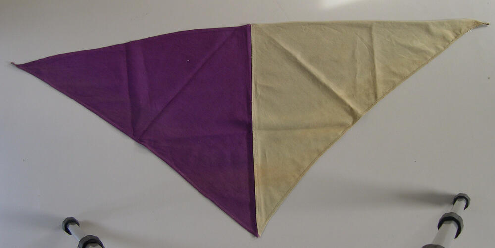 Halsdoek, onderdeel van padvindersuniform "Paarse Batavieren"