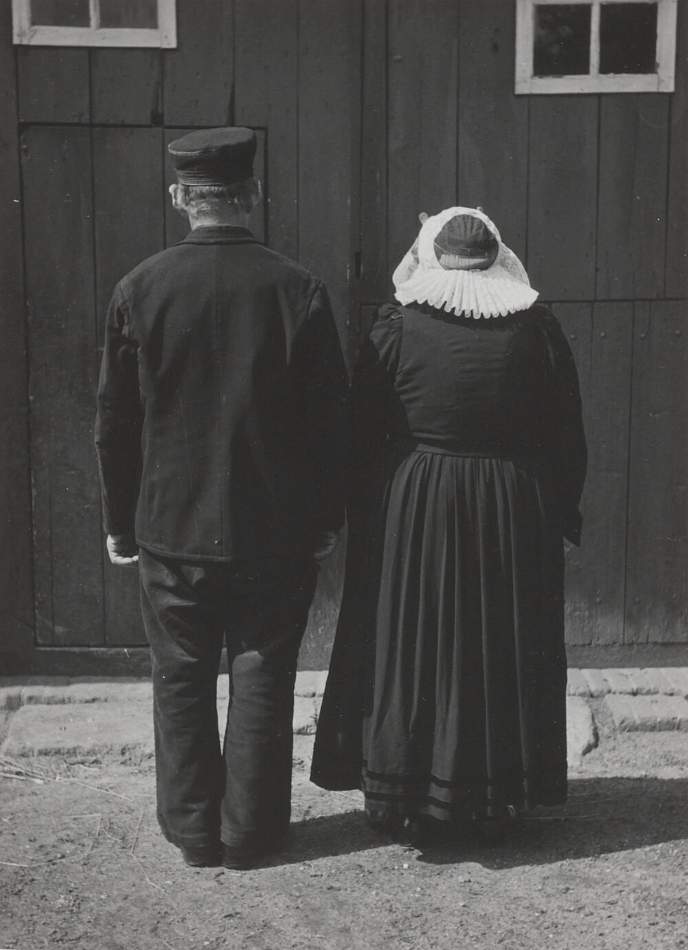 Echtpaar Vos in streekdracht uit Blaricum, 1952