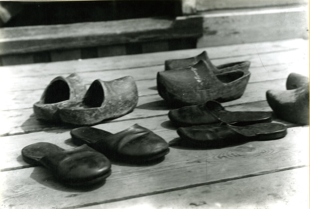 Klompen en muilen, Marken, 1915