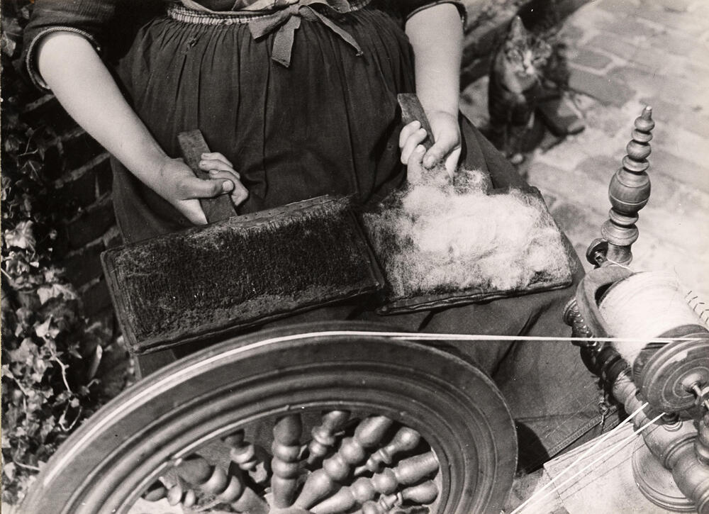 Kaarden van wol, Rouveen, 1944