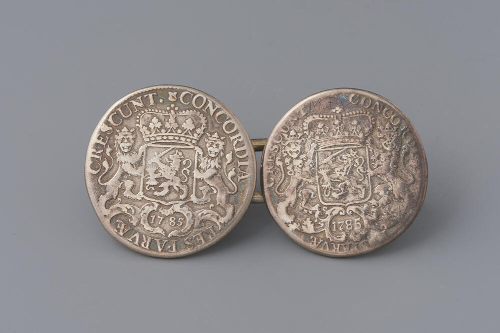 Broekstukken van twee zilveren munten, Groningen, 1785