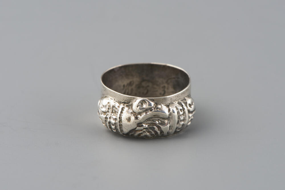 Zilveren ring, 'handjes-samen', Marken, 1814–1901