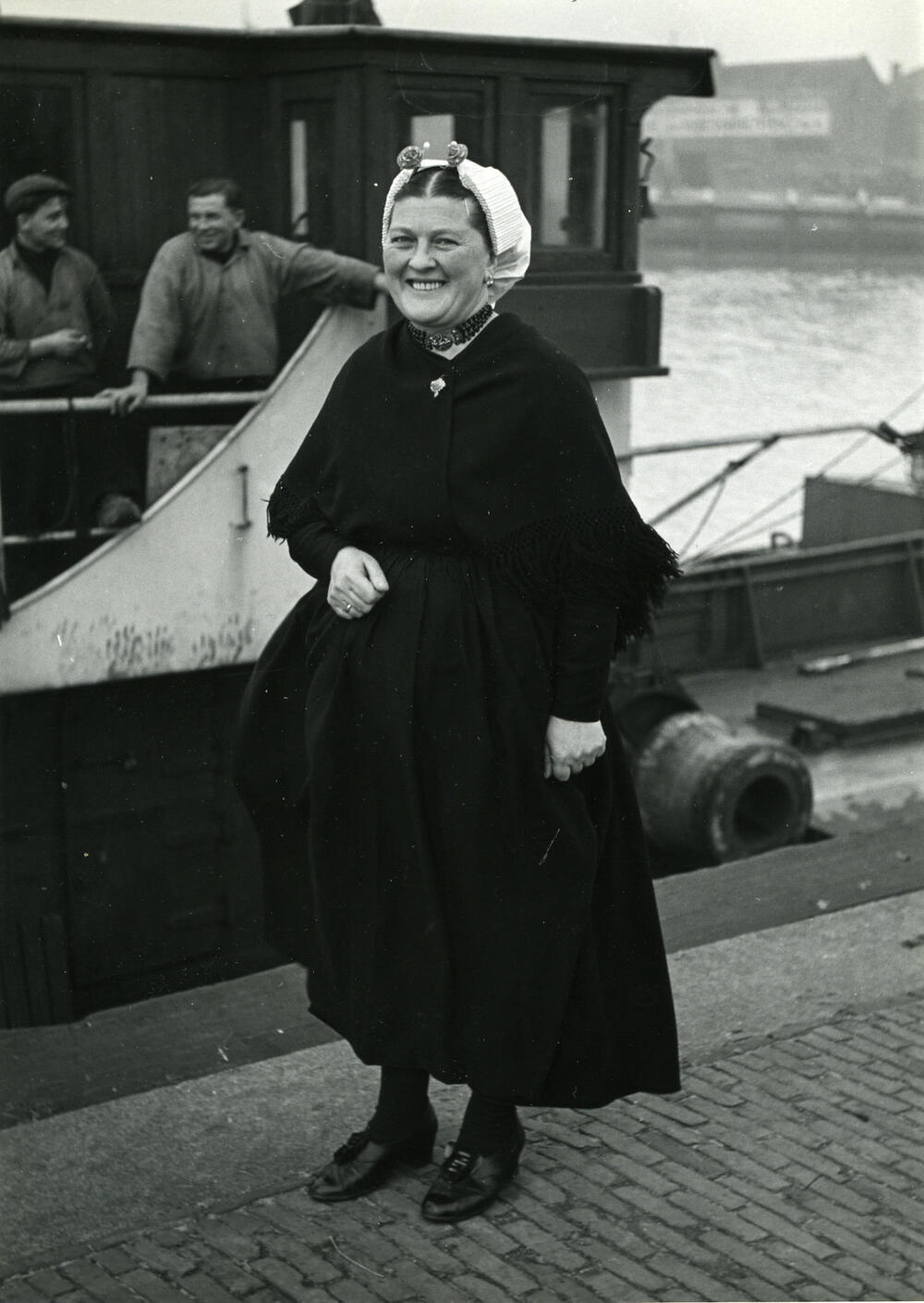 Vrouw in Scheveningse dracht, 1951