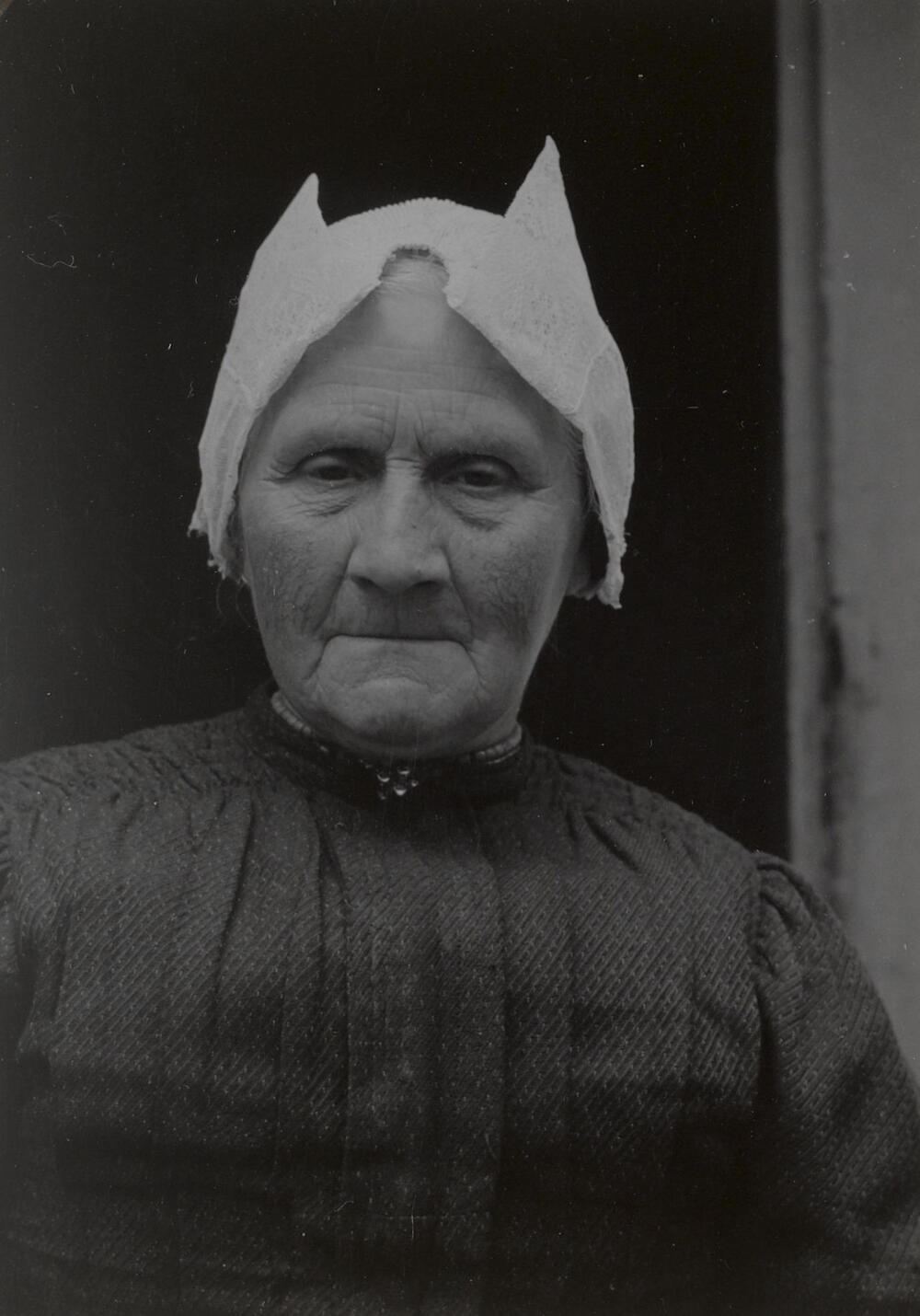 Antje Dorresteijn-Kuijer in streekdracht uit Soest, 1952