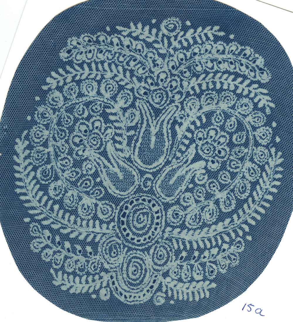 Detail bol plooimuts, Huizen