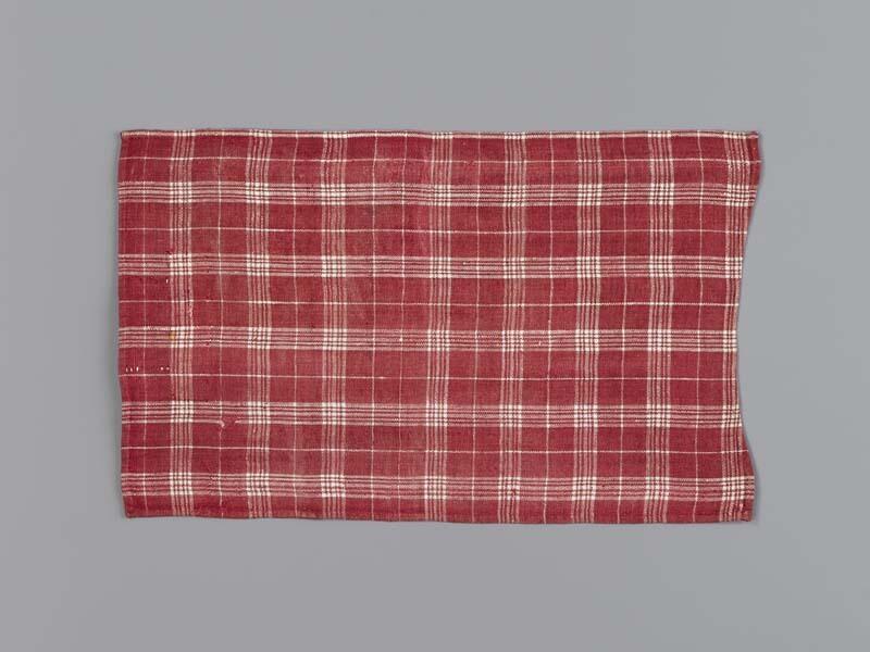 baby borstlap of foarpeldook van bont: rood en wit