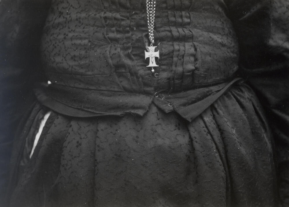 Gijsje Smeeing-Sukel in streekdracht uit Soest, 1952