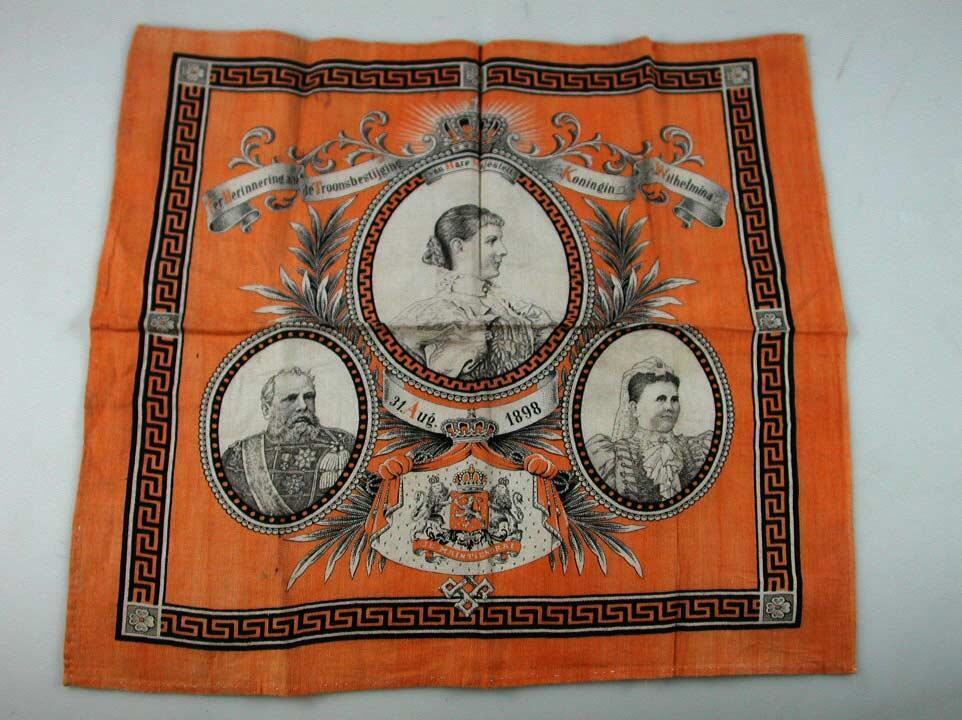 Doek ter herinnering aan de troonsbestijging van Koningin Wilhelmina