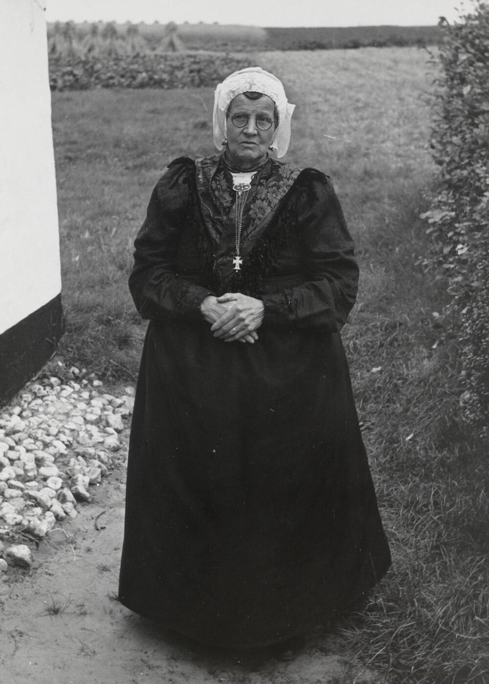 Gijsje Smeeing-Sukel in streekdracht uit Soest, 1952