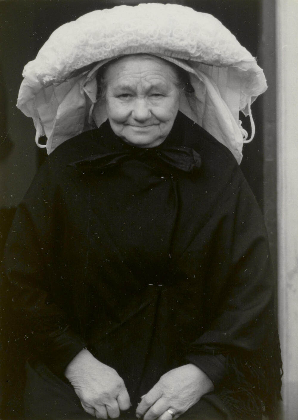 Vrouw uit Oirschot in rouwdracht, 1950