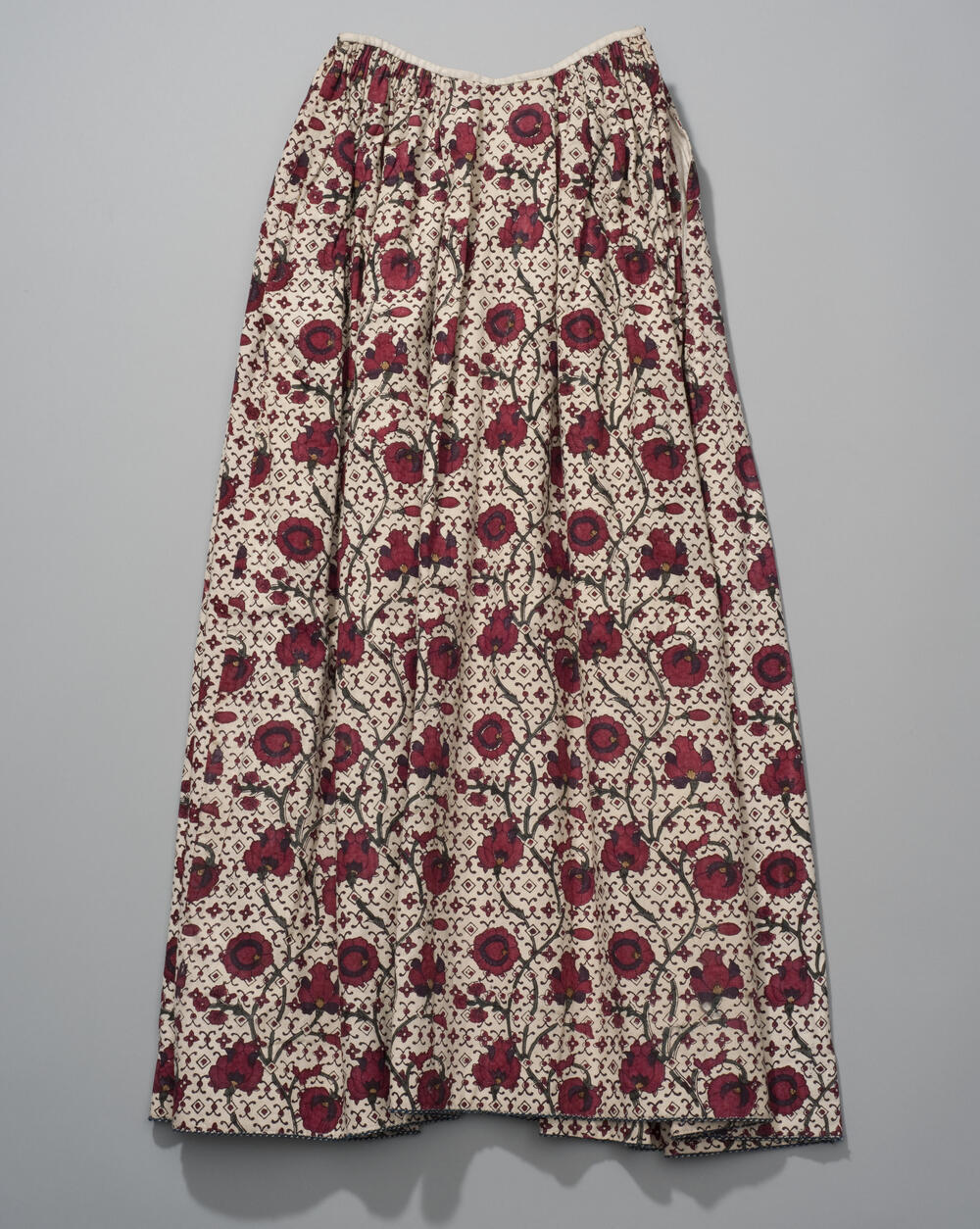 Rok met vermoedelijk geschilderde motieven op een bedrukt fond, Zaanstreek, 1700–1800