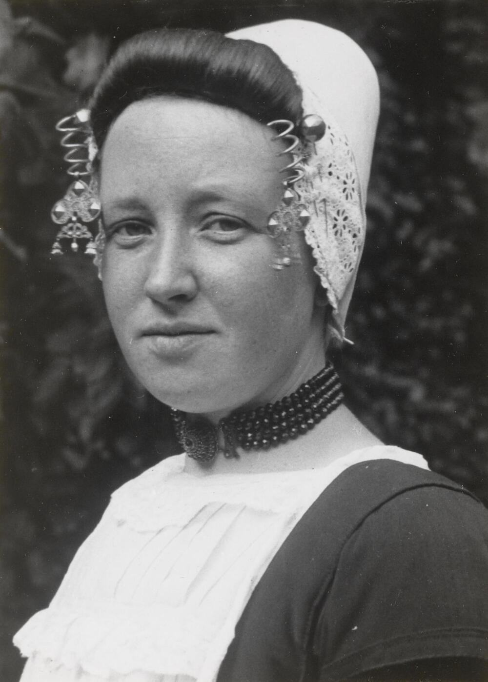 Vrouw in Walcherse dracht, 1913–1916