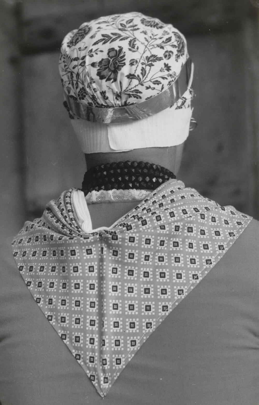 Maria Karssen-Westhuis uit Doornspijk in Veluwse dracht, 1949