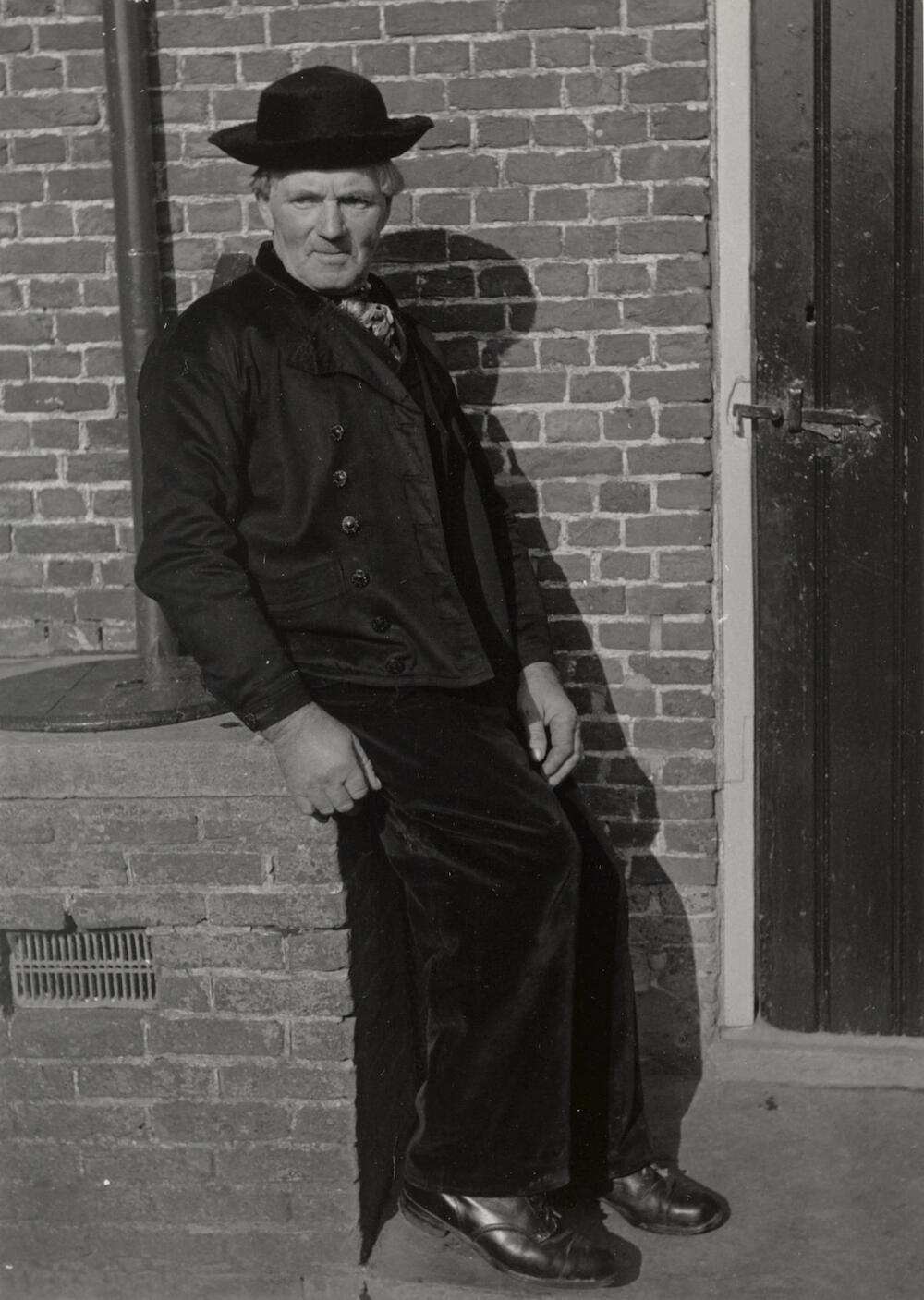 Man uit Heinkenszand in protestantse Zuid-Bevelandse dracht, 1950