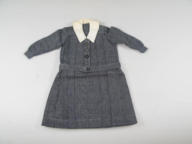 Schaalmodellen kleding Diaconessenhuis op Overtoom (jurk)