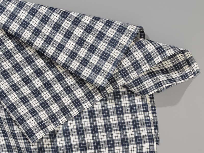 Hindelooper sondook voor de rouw met ingeweven ruit in blauw en wit met staal van dammede