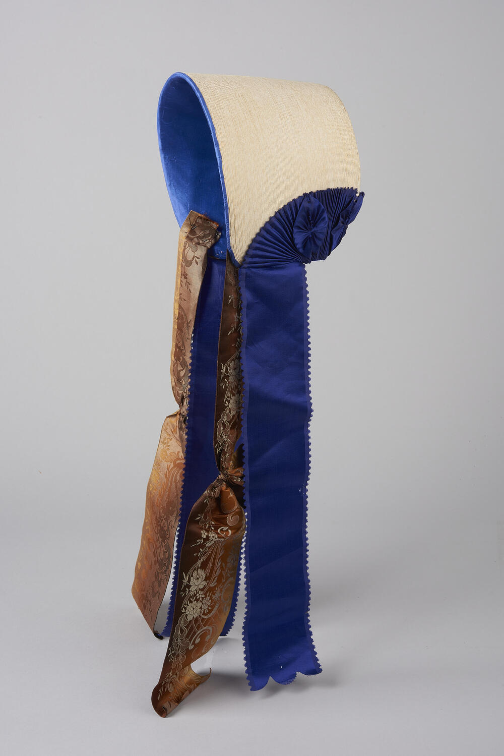 Kaphoed met gekleurde linten, Walcheren, 1850–1900