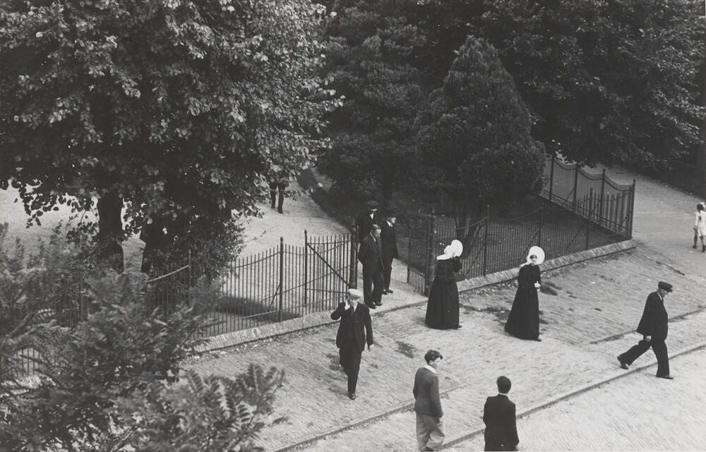 Kerkgang, Huizen, 1945