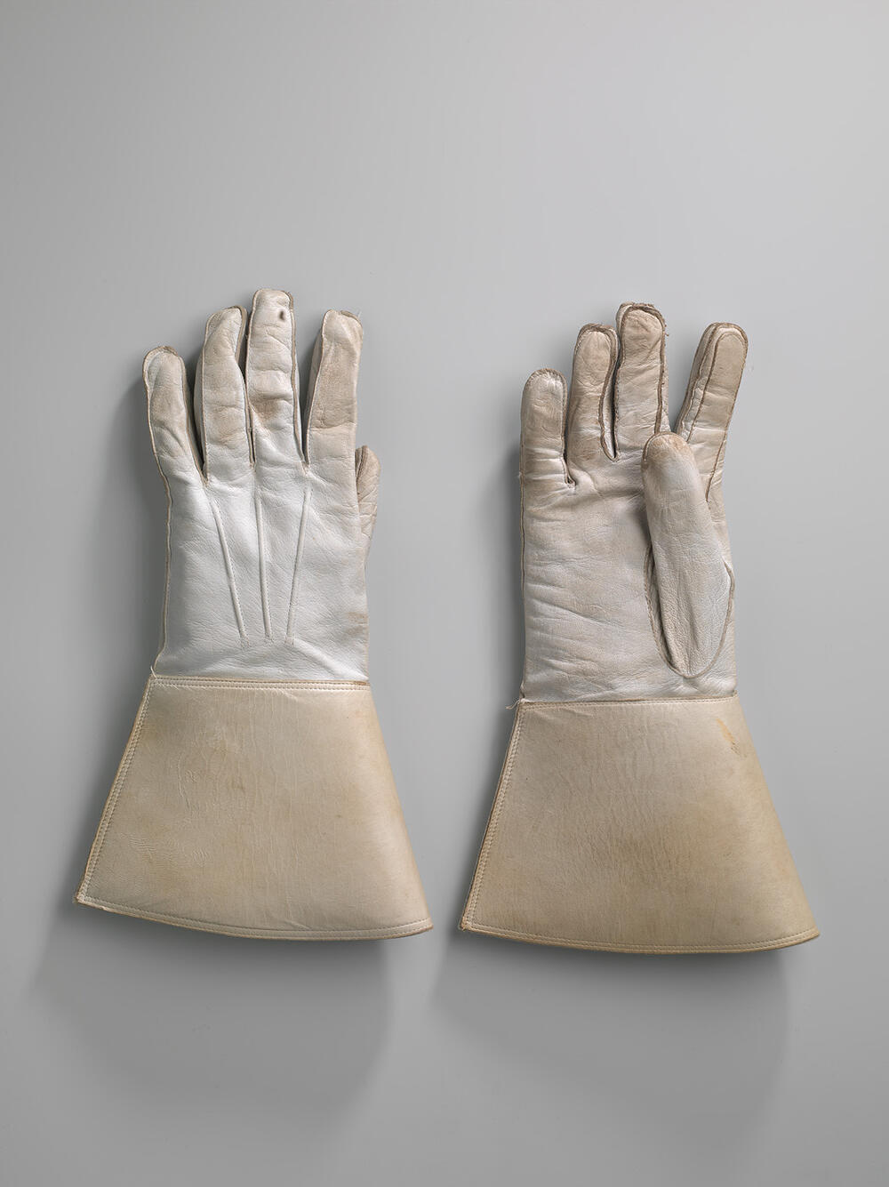 Gala-uniform bereden politie Amsterdam, kaphandschoenen