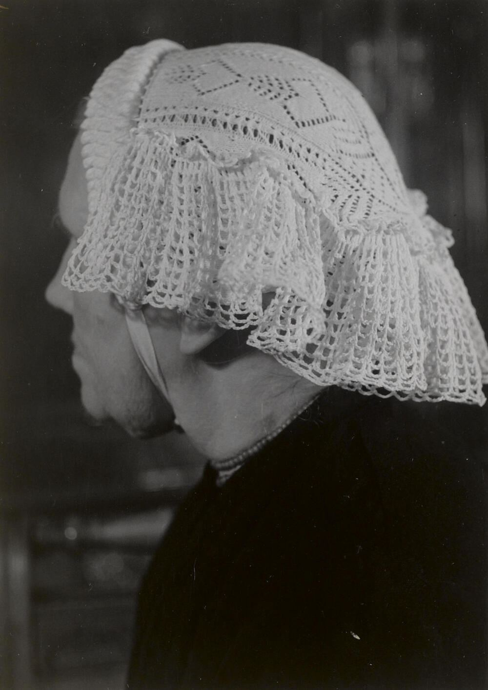 Mevrouw Keur uit Scherpenisse in Thoolse dracht, 1955
