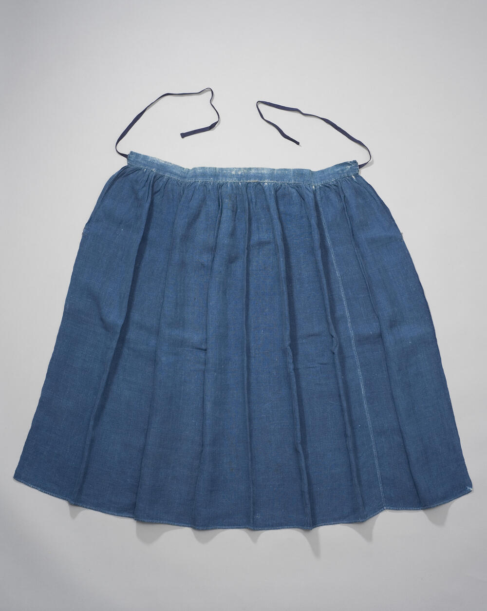 Blauw linnen werkschort voor een vrouw, St. Anthonis, voor 1949