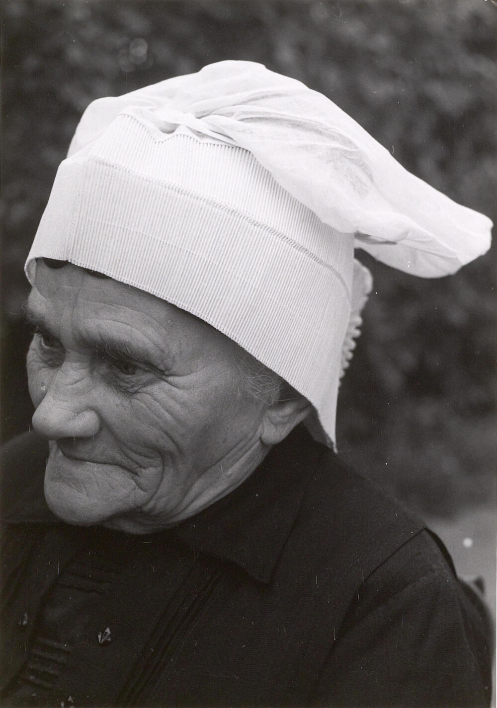Kee van Eekelen uit De Kladde in West-Brabantse dracht, 1956
