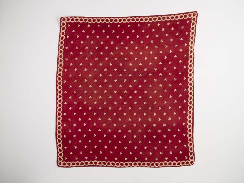 Vierkante bedrukt katoenen doek of sjaal in keperbinding, reservedruk in  rood met wit
