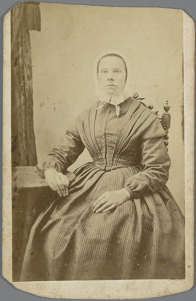 Vrouw in streekdracht uit Delden, circa 1860