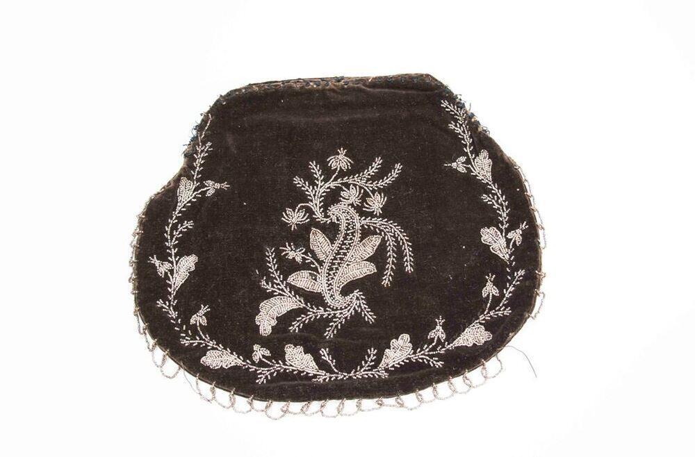Donkerbruine taszak met kralenmotief