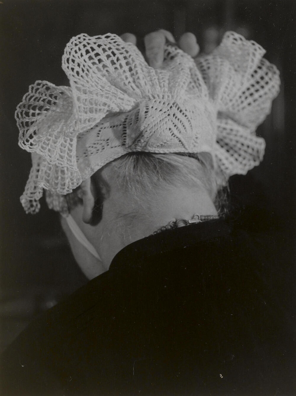 Mevrouw Keur uit Scherpenisse in Thoolse dracht, 1955