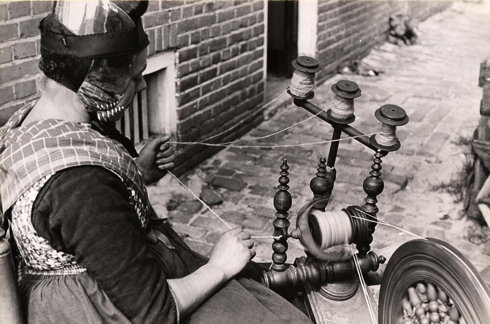 Twijnen van wol, Rouveen, 1944