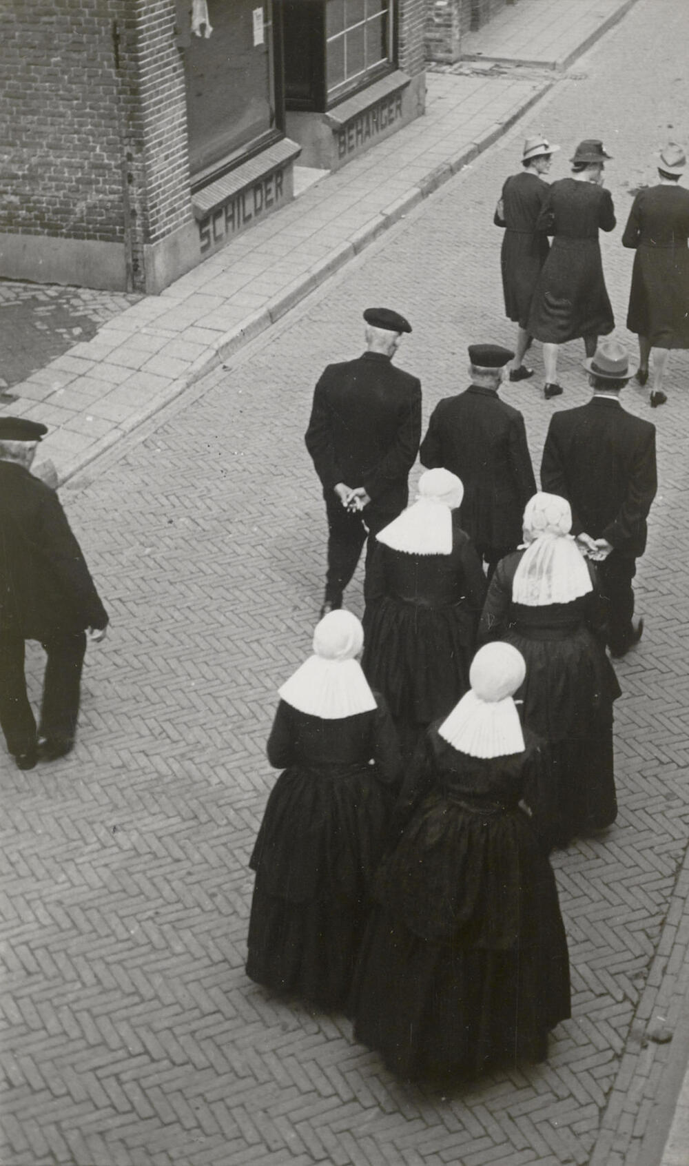 Uitgaan van de kerk, Ommen, 1946