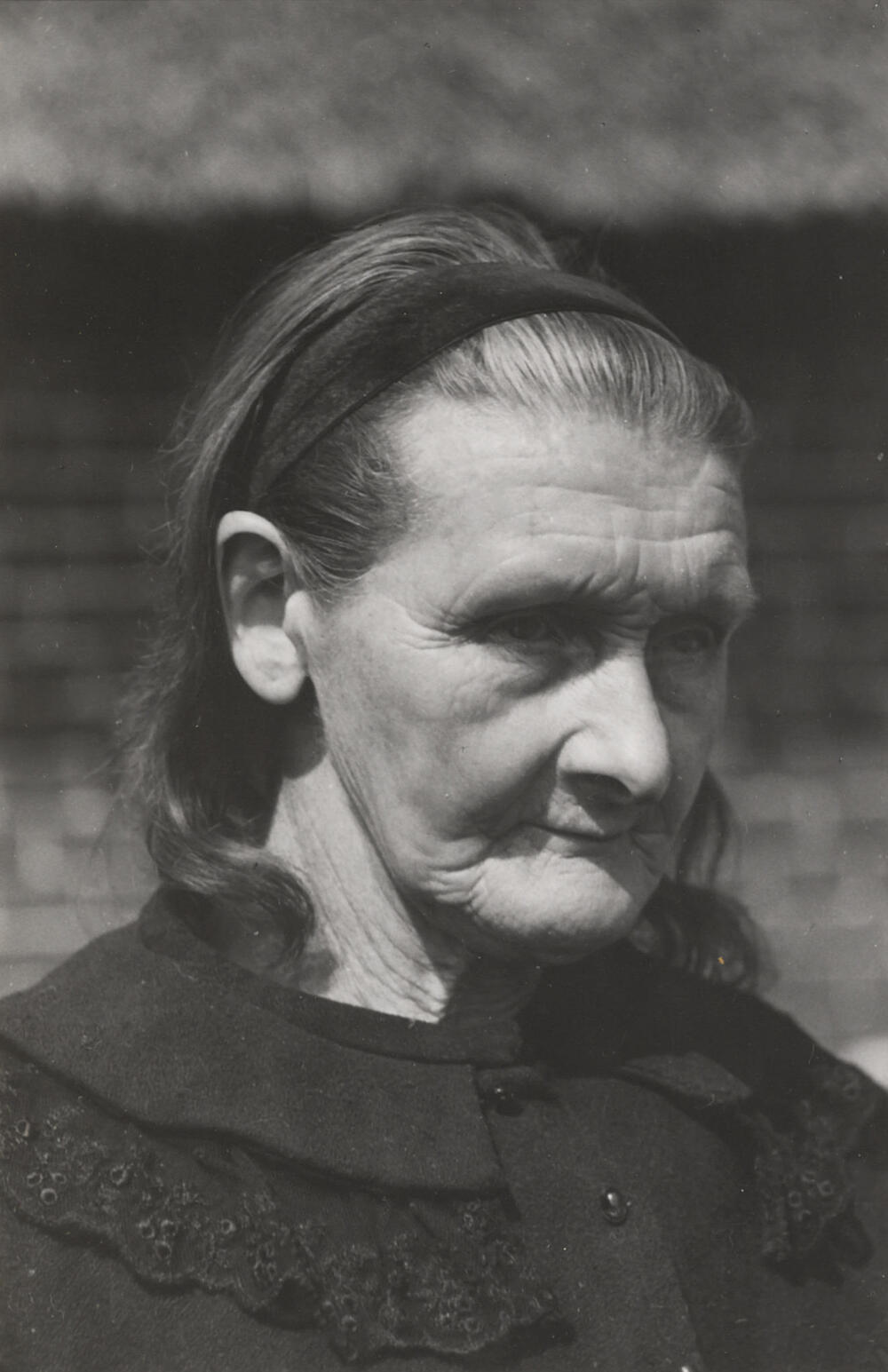 Vrouw in Drentse dracht, Oud Schoonebeek, 1946