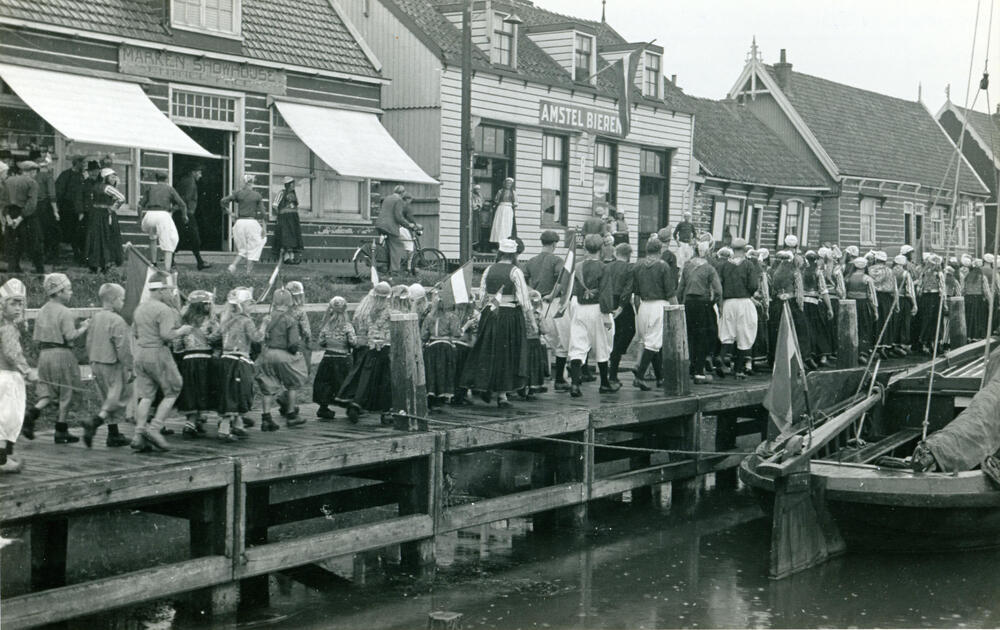 Oranjefeest op Marken, 1945